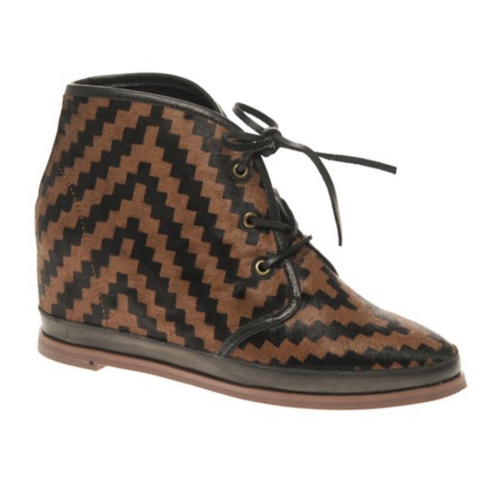 Zigzag Patterned Ankle Boots